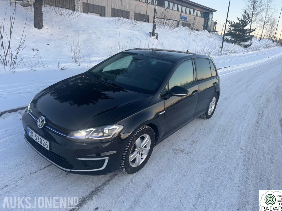 VOLKSWAGEN GOLF adaptiv cruisekontroll ryggekamera varmepumpe