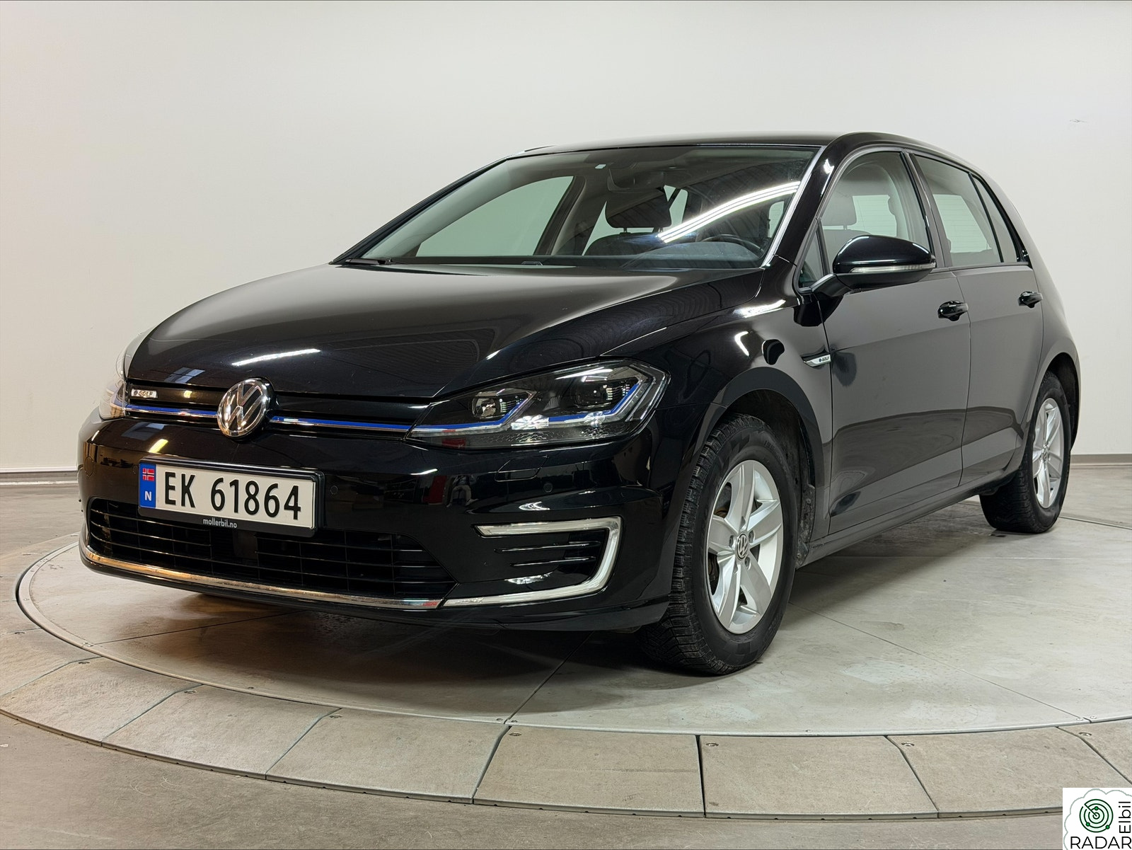 VOLKSWAGEN GOLF 100KW, 300KM, ADAPTIV CRUISE, CARPLAY, SENSORER, LED