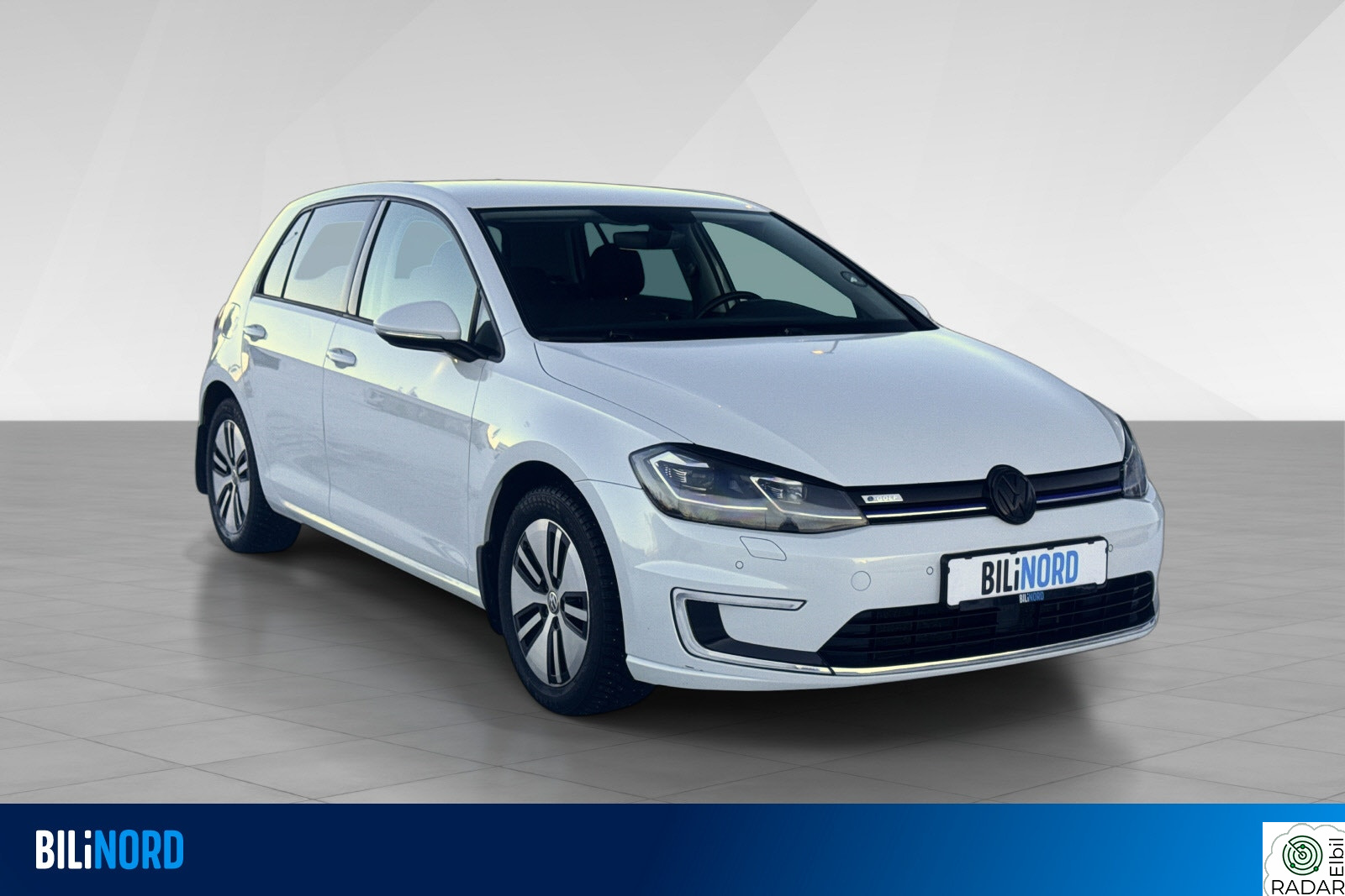VOLKSWAGEN GOLF (basismodell) Navigasjon Ryggekamera