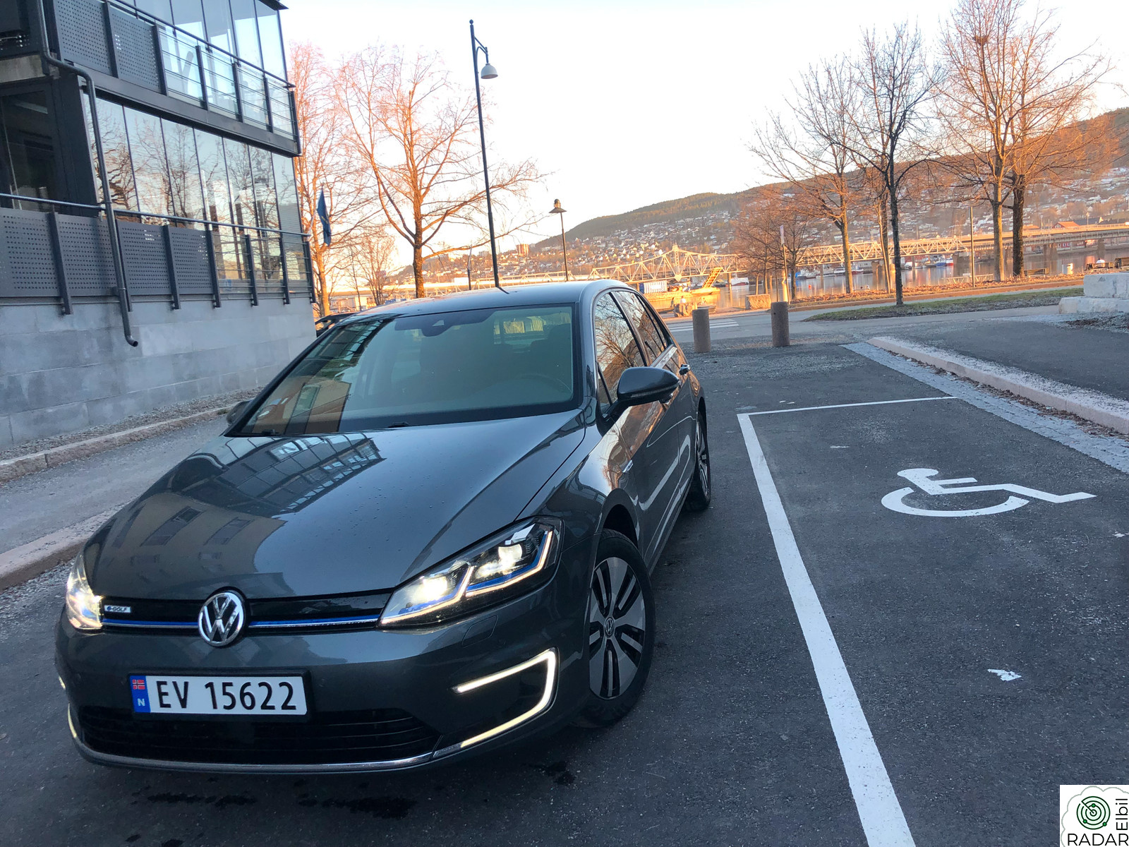 VOLKSWAGEN GOLF 136HK 300KM ACC VARMEPUMPE NÆRMEST ALT UTSTYR