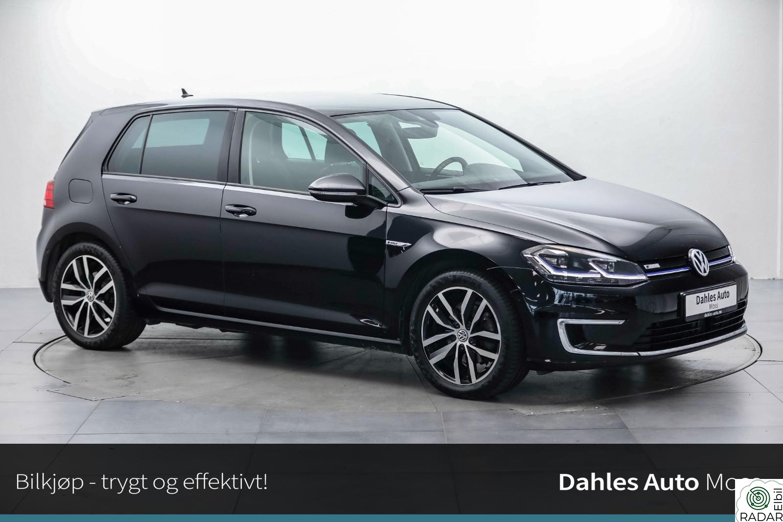 VOLKSWAGEN GOLF 300km Exclusive/Skinn/Dynaudio/Active Info Display
