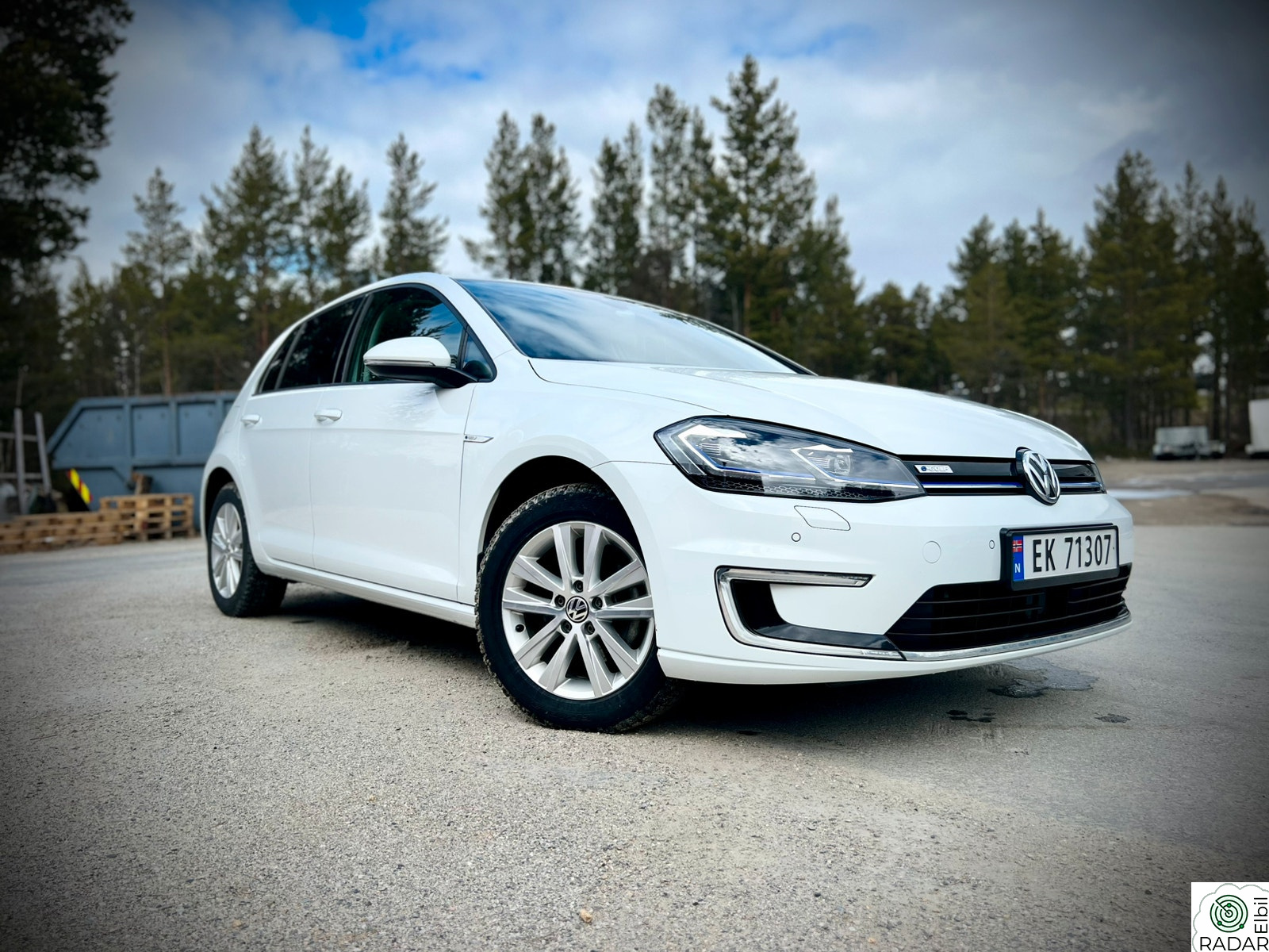 VOLKSWAGEN GOLF E-Golf-ACC/SKINN/DIGITALDISPLAY/LED/NAVI/DYNAUDIO/NY EU