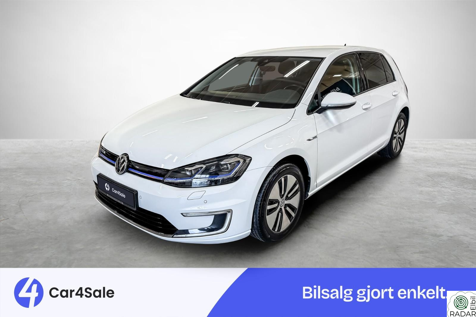 VOLKSWAGEN GOLF 300km / Active Info / ACC / Kamera / LED / Navi ++