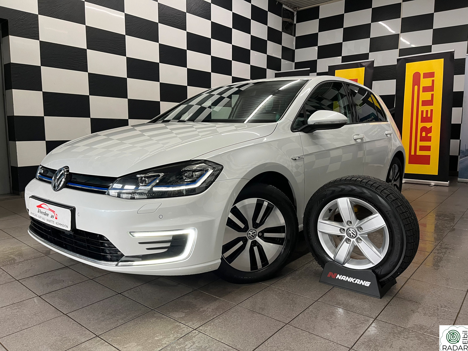 VOLKSWAGEN GOLF E-GOLF*100KW*300KM*LAV KM*EXCLUSIVE*NY SERVICE+NY EU