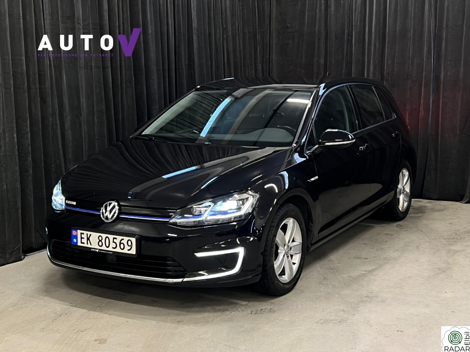 VOLKSWAGEN GOLF 136HK Skinn/Navigasjon/R.Kamera/A.Cruise/Dab+