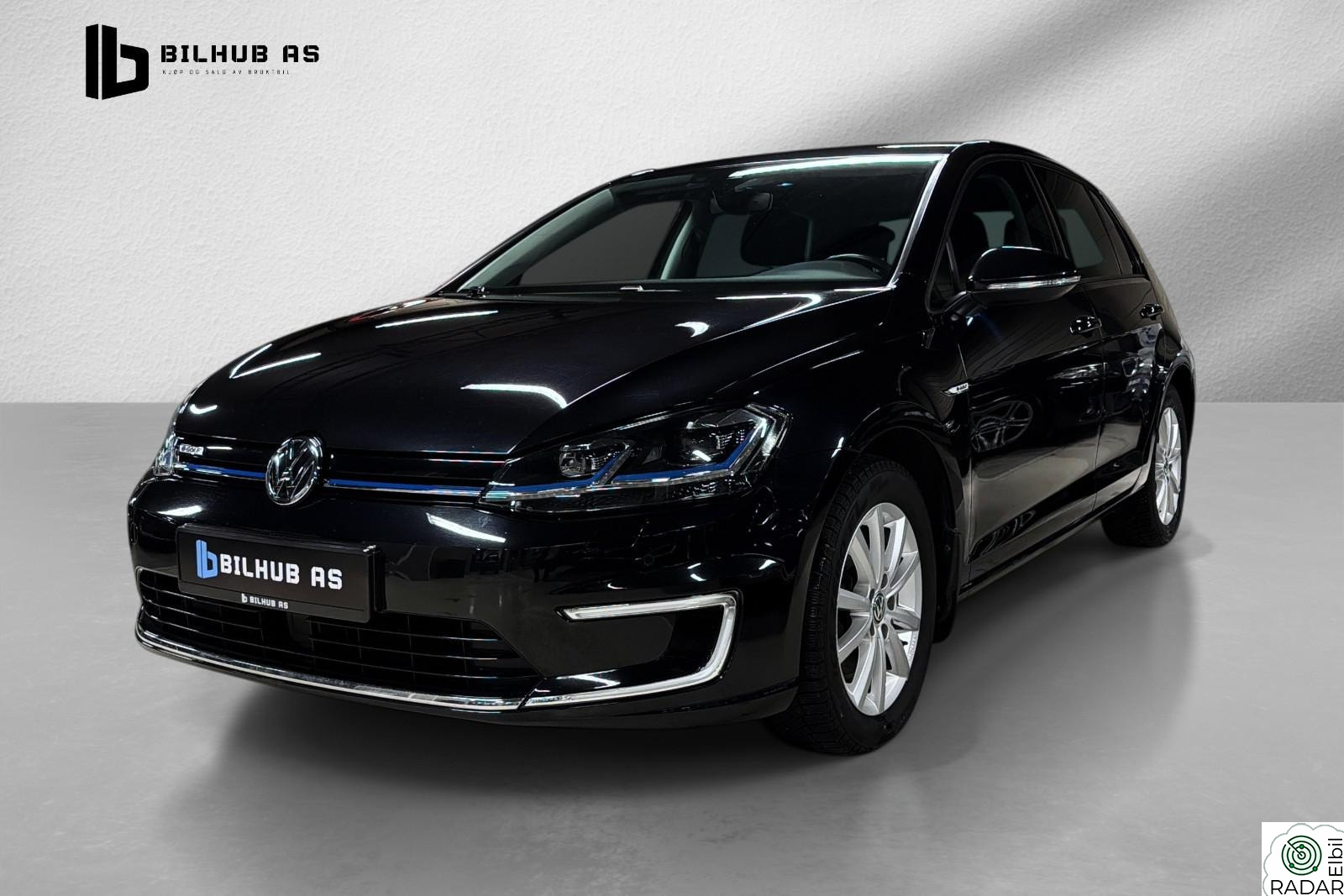 VOLKSWAGEN GOLF 300km. ActiveInfo Kamera Keyless ACC Navi ++