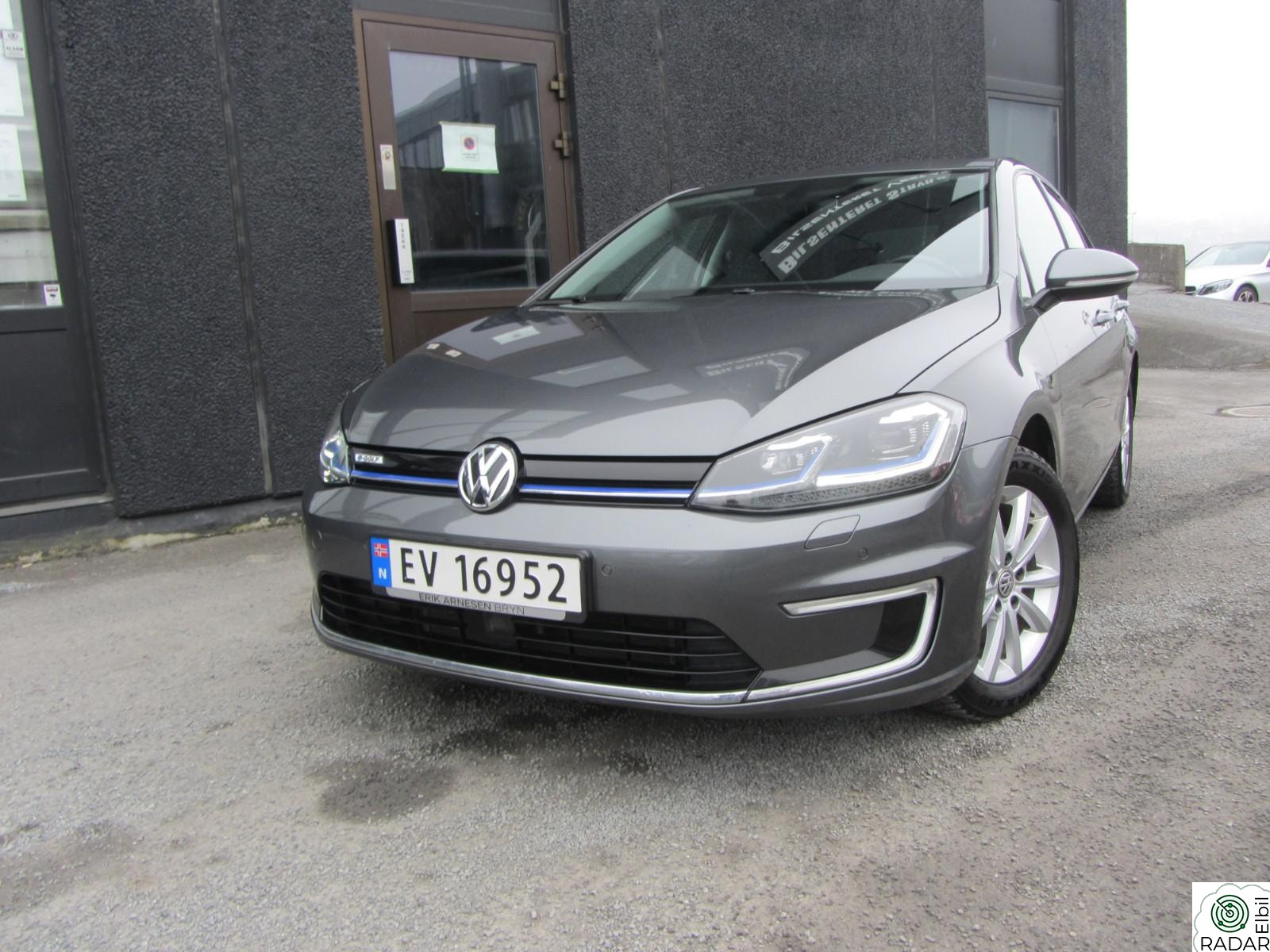 VOLKSWAGEN GOLF Exclusive. Skinn / Navi / DAB /Kamera / Acc ++