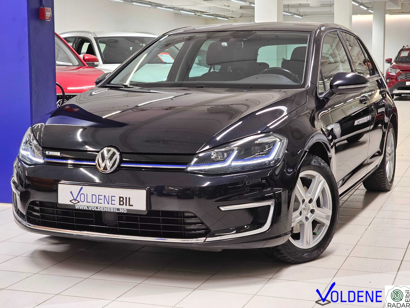 VOLKSWAGEN GOLF 1 eier - Exclusive - DynAudio - ACC - Keyless - Navi