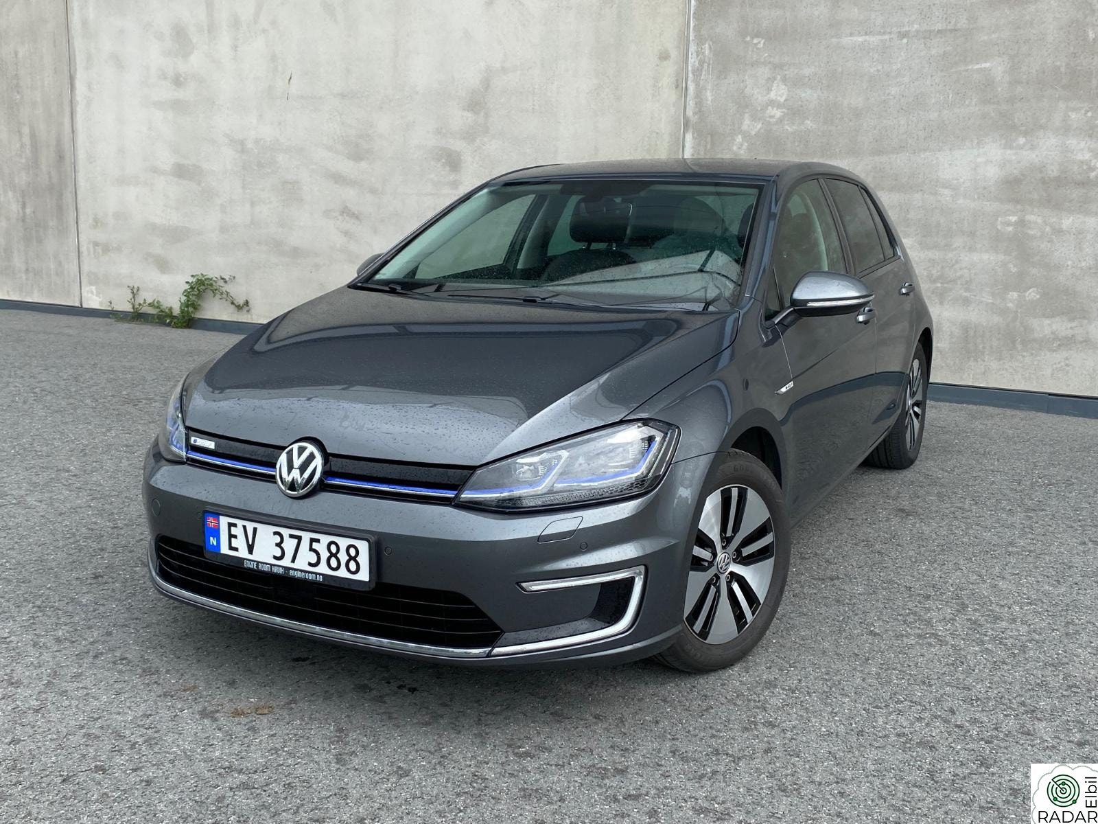 VOLKSWAGEN GOLF SKINN | ACC | EU-06.26 | SERVICE | SVÆRT-STRØKEN | ++