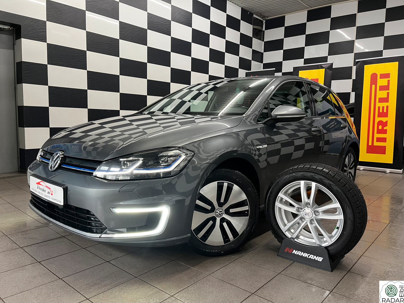 VOLKSWAGEN GOLF E-GOLF*100KW*300KM*1-EIER*LAV KM*EXCLUSIVE*SERVICE+EU