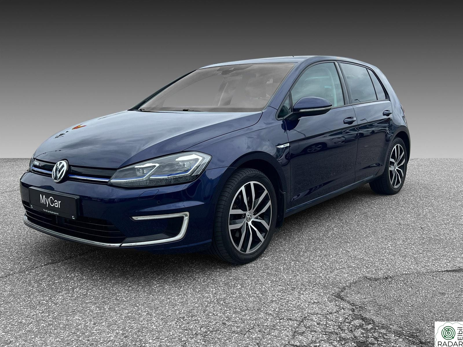 VOLKSWAGEN GOLF Adaptiv cruise / skinn /