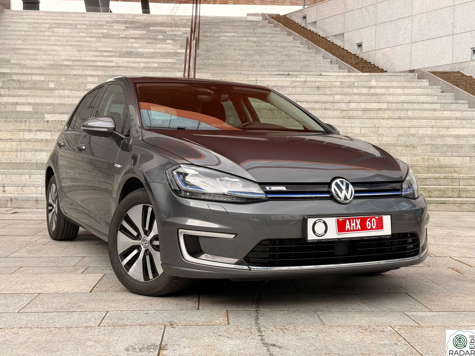 VOLKSWAGEN GOLF Exclusive //Skinn/300 km/BLIS/Navi/ACC/V.pumpe/R.kamera
