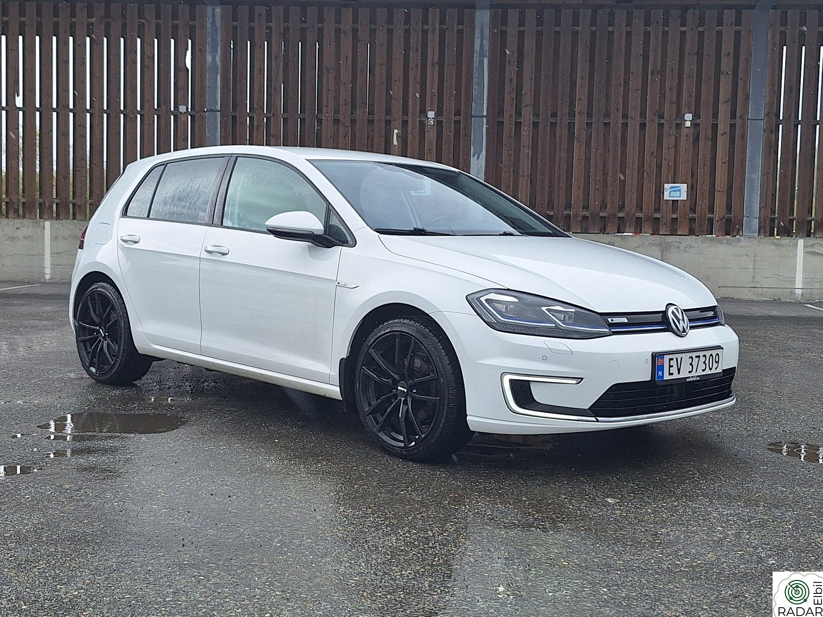 VOLKSWAGEN GOLF Keyless, skinn, Active Info Display