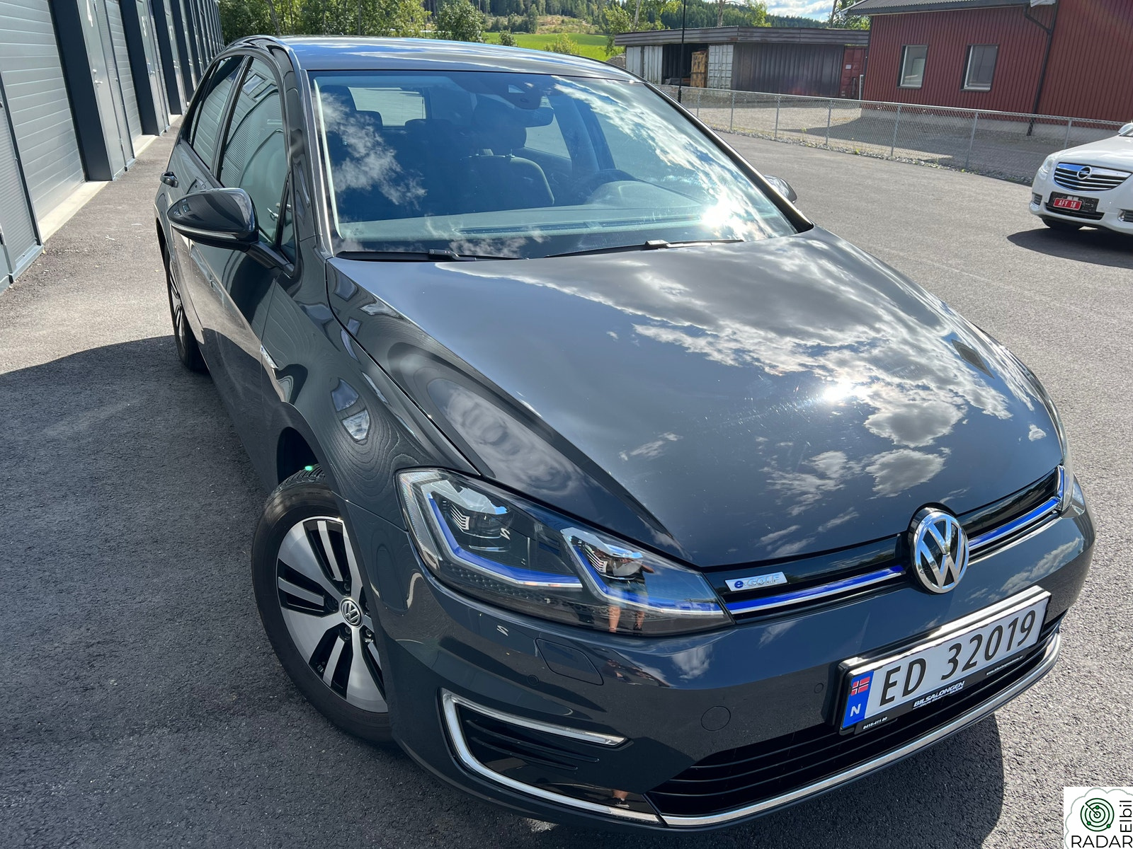 VOLKSWAGEN GOLF Volkswagen e-golf- 35.8 kWh, 300km ,Navi+++