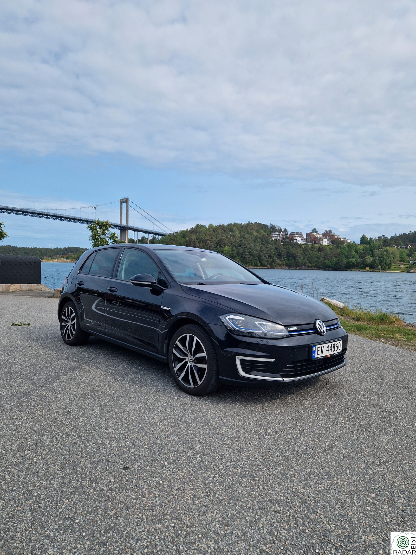 VOLKSWAGEN GOLF NAVI/ACC/LED/Keyless/Rygge kamera/++
