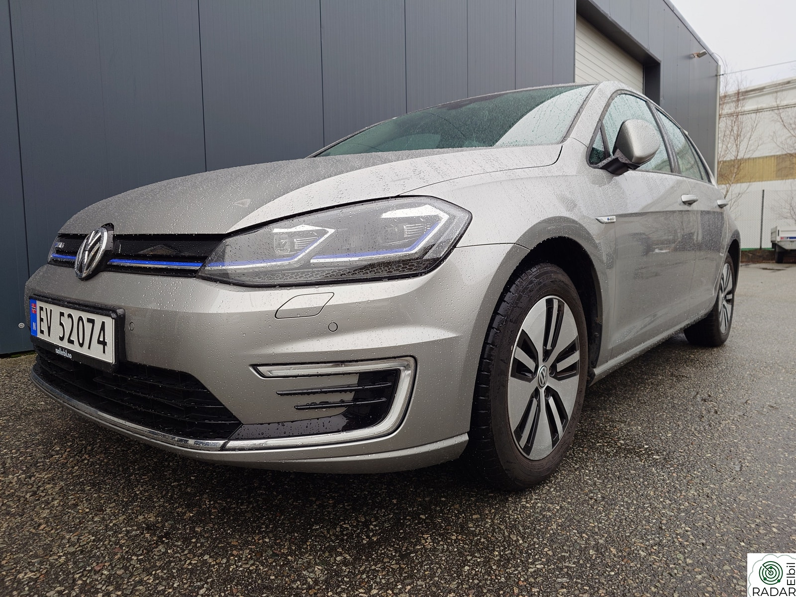 VOLKSWAGEN GOLF Skinn