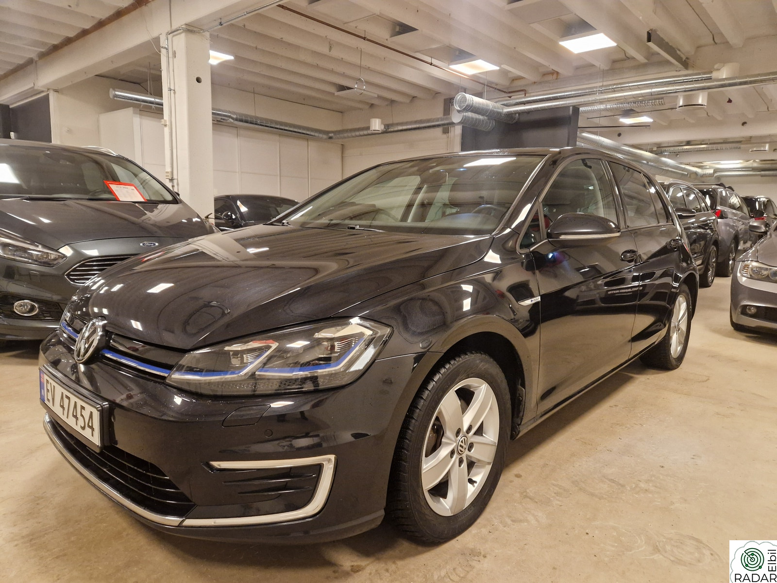 VOLKSWAGEN GOLF WLTP 215- HIGHLINE- SKINN- AKTIV INFO-17" ALU- GARANTI