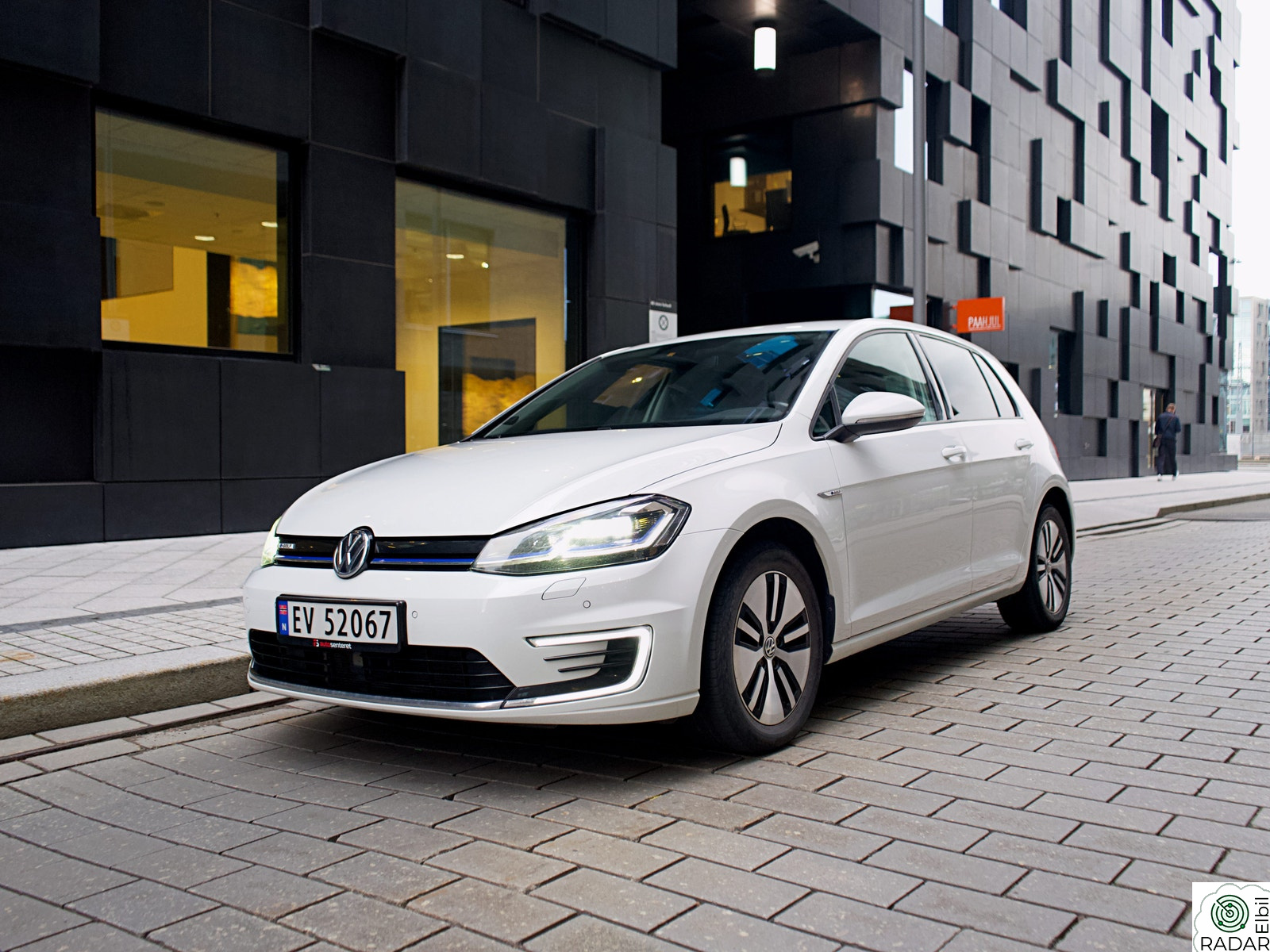 VOLKSWAGEN GOLF 300km / Skinn / Ny-EU / Masse utstyr / MÅ SEES!