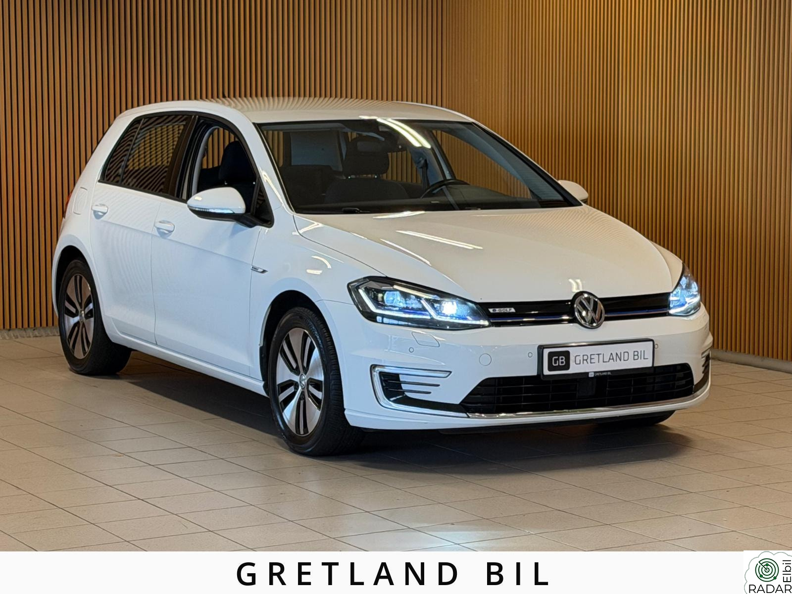 VOLKSWAGEN GOLF ACC/KLIMA/KAMERA/AUT/136HK/PARK SENSOR/VARMESETER!