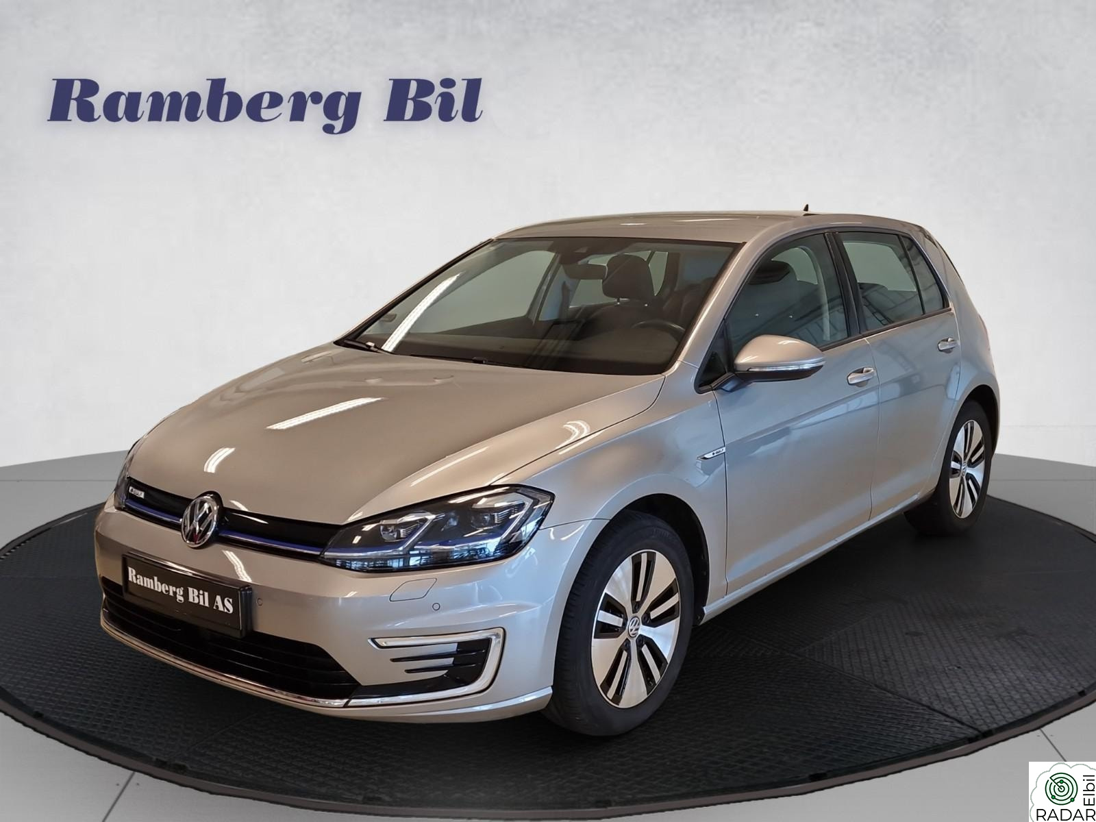 VOLKSWAGEN GOLF Exclusive Active Info Skinn Kamera Keyless Navi ACC LED