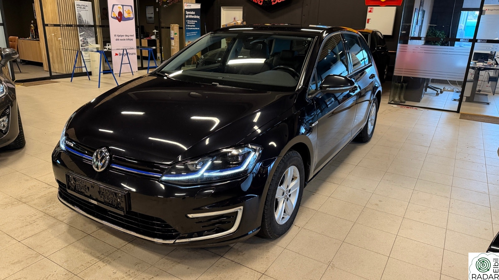 VOLKSWAGEN GOLF EN EIER/ Skinn/AID/ ACC / R.Kam / V.Pumpe/NY EU/Keyless