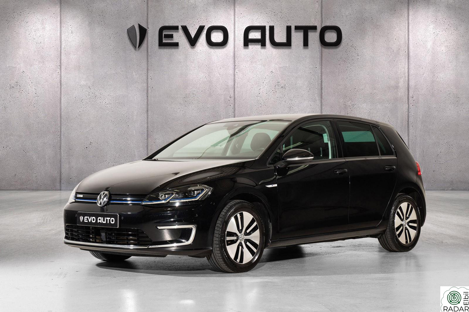 VOLKSWAGEN GOLF 100KW 300KM SKINN ACC KEYLESS NAVI KAMERA LAV KM