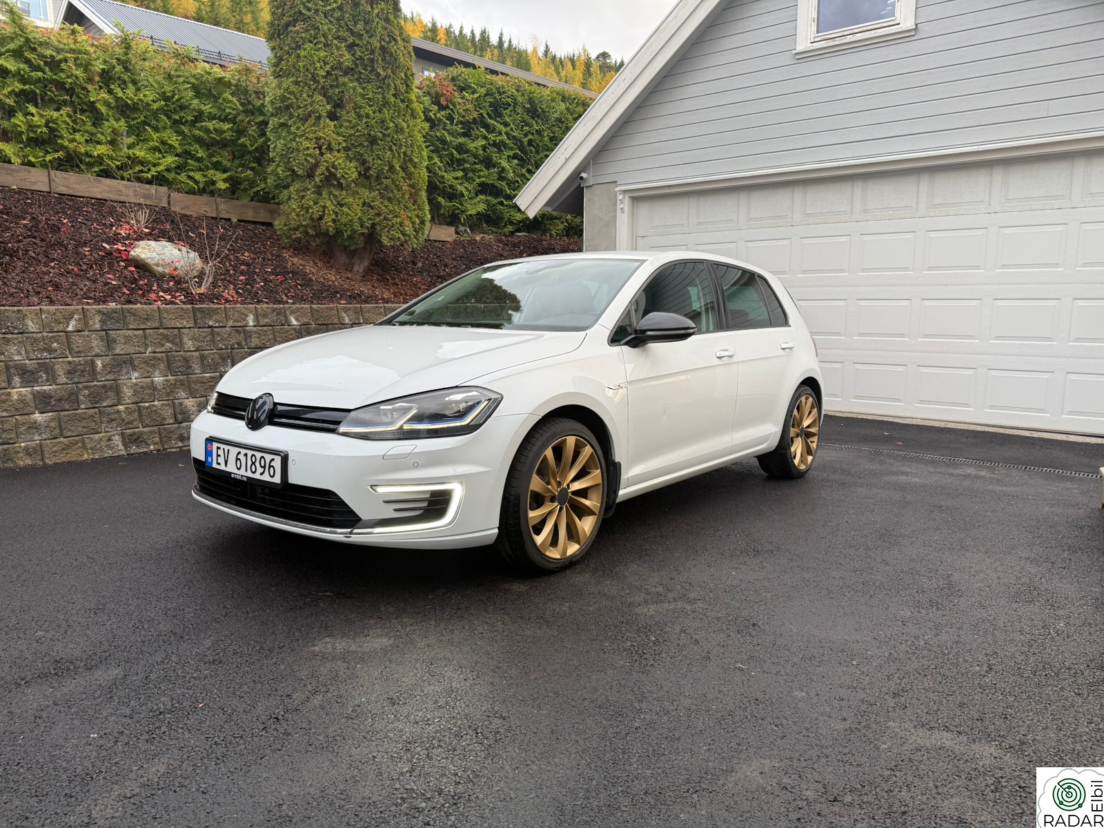 VOLKSWAGEN GOLF 36 kWh – Dynaudio – Skinn – Sportsseter – 128 000 km