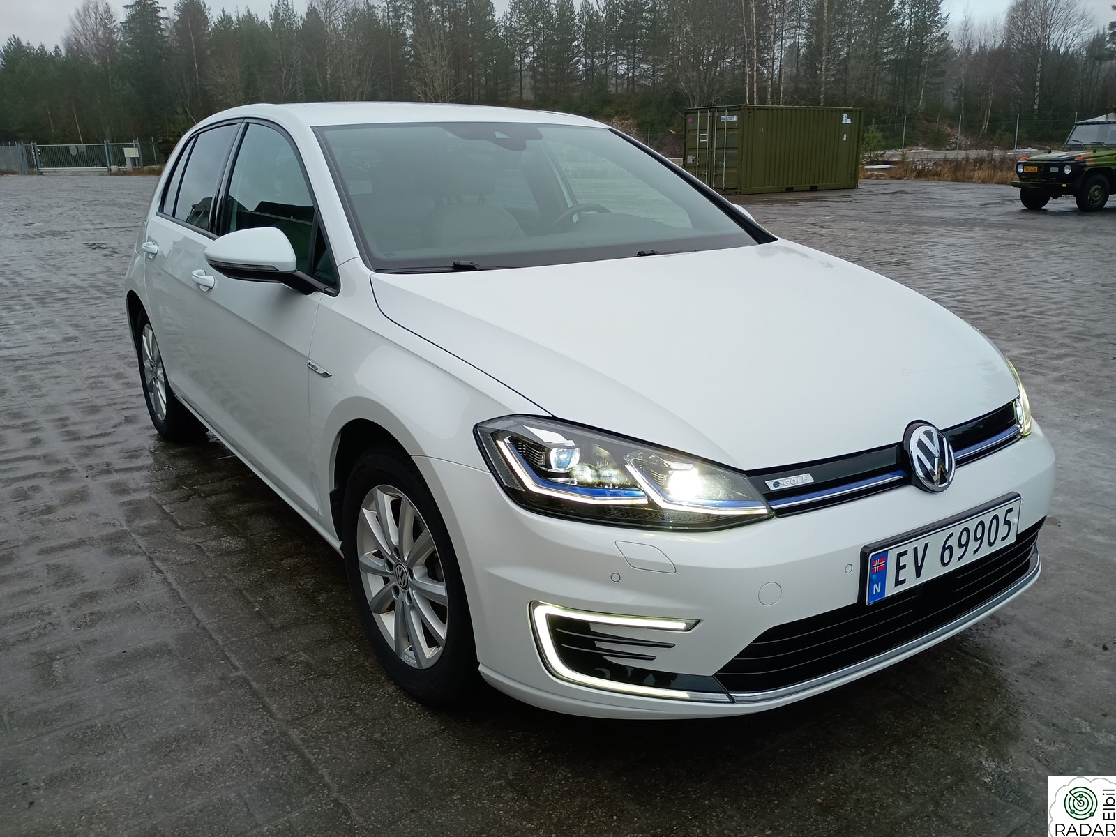 VOLKSWAGEN GOLF