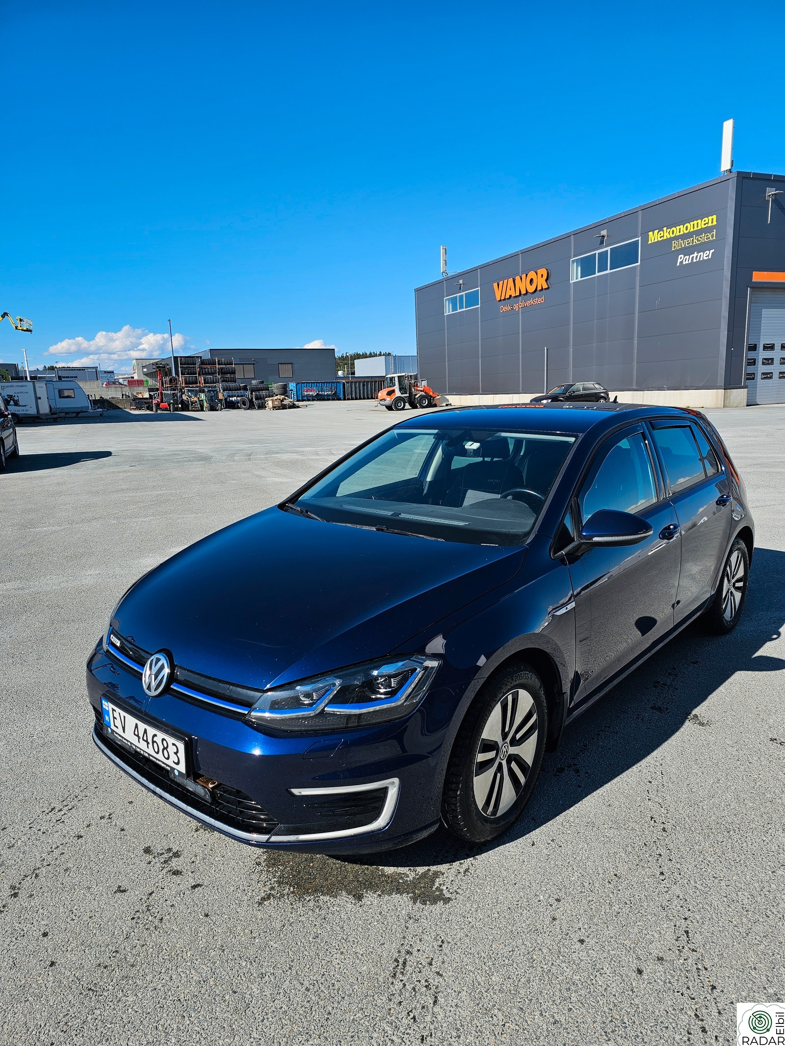 VOLKSWAGEN GOLF
