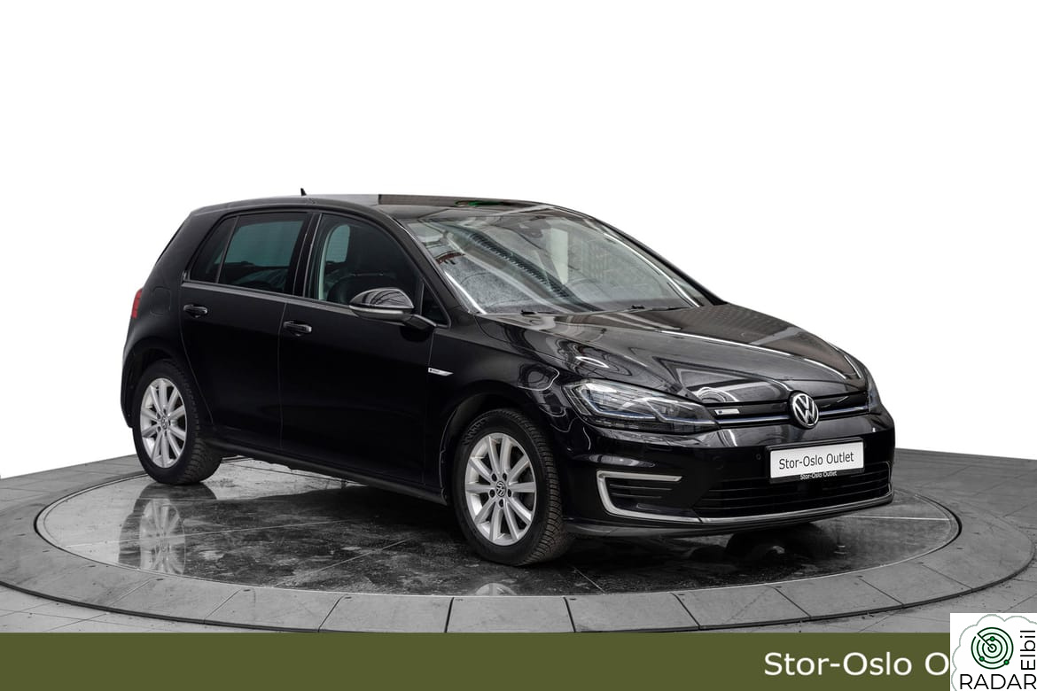 VOLKSWAGEN GOLF Exclusive 300km/Skinn/Activeinfo/ Keyless/ ACC