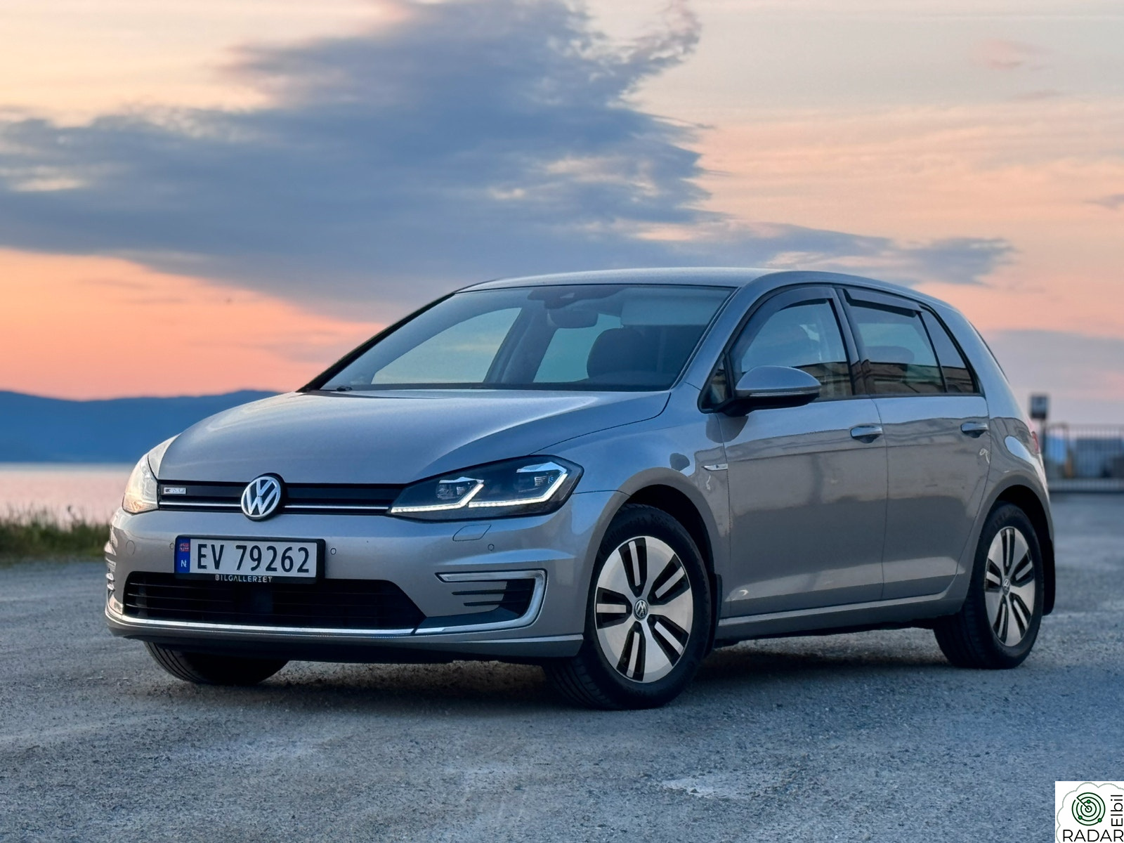 VOLKSWAGEN GOLF E-Golf med full utstyrspakke (active info, varmepumpe)