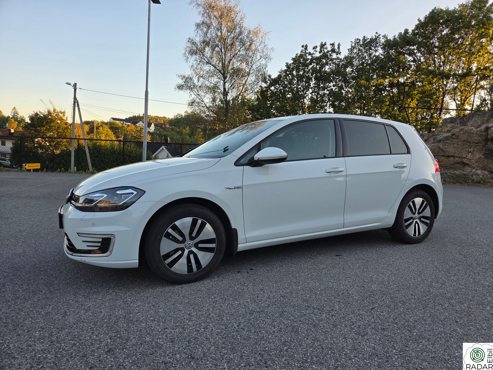 VOLKSWAGEN GOLF 300km rekkevidde & Facelift & Velholdt og godt utstyrt