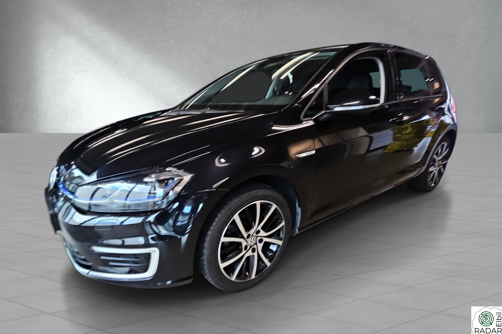 VOLKSWAGEN GOLF Exclusive SKINN-KAMERA-ADAPTIV-VARMEPUMPE