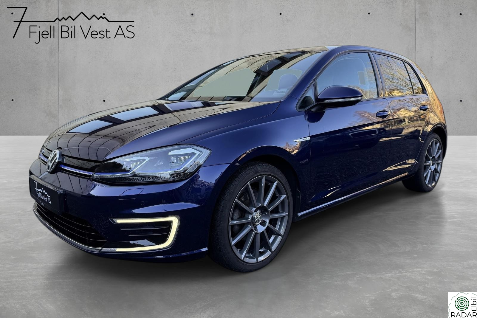 VOLKSWAGEN GOLF 136HK Navi Skinn ACC Kamera Keyless Activeinfo EU08.27