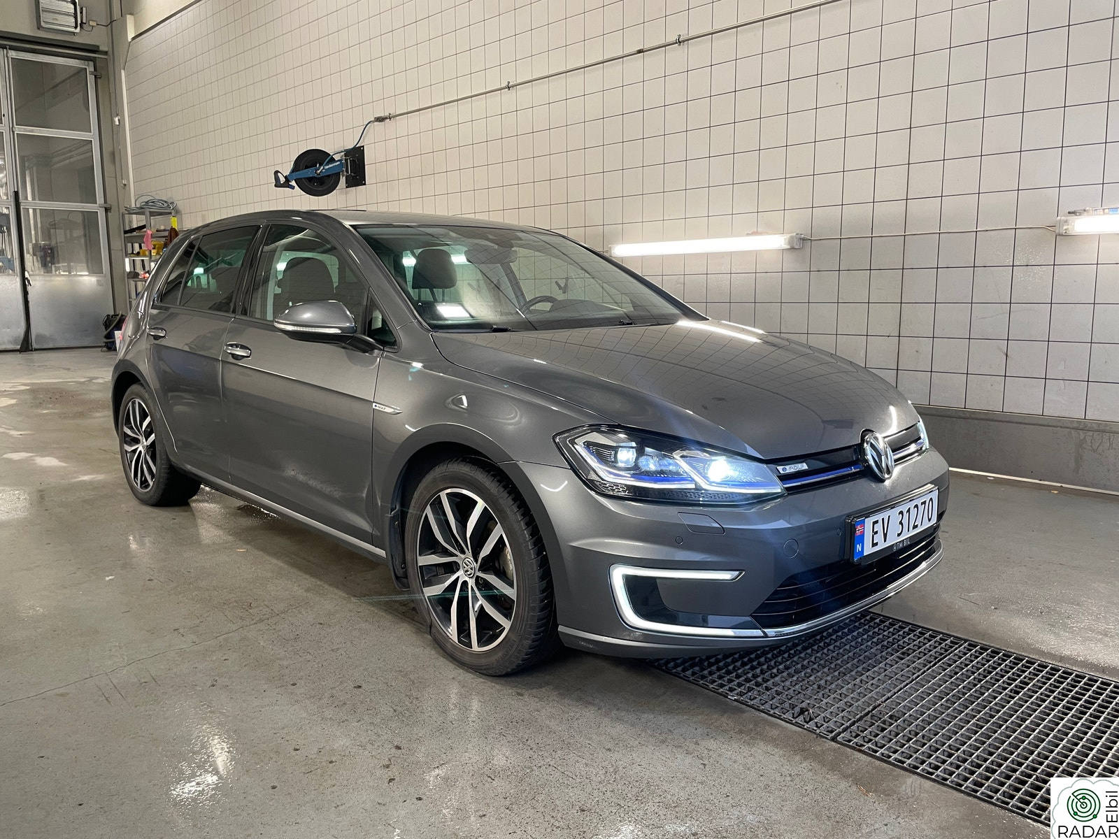 VOLKSWAGEN GOLF EXCLUSIVE / SKINNSETER