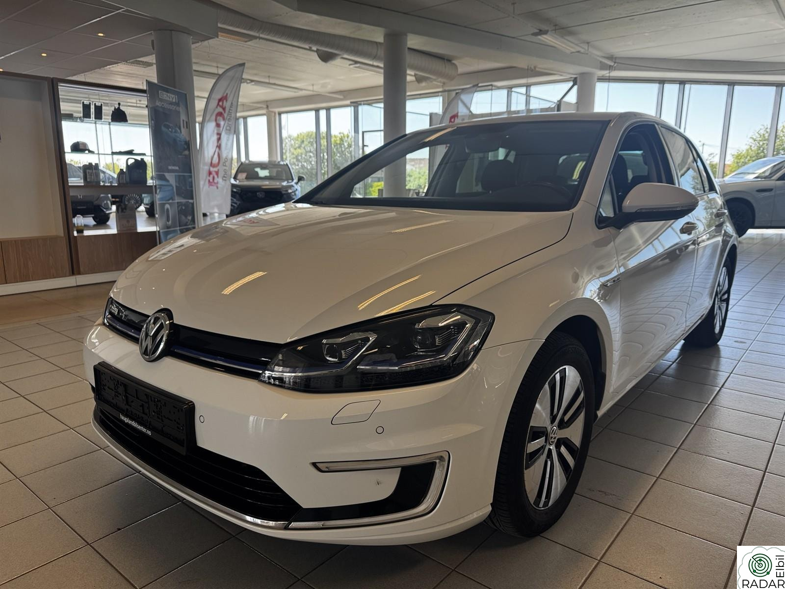 VOLKSWAGEN GOLF 136HK, Adaptive cruise, Kamera, Keyless ++