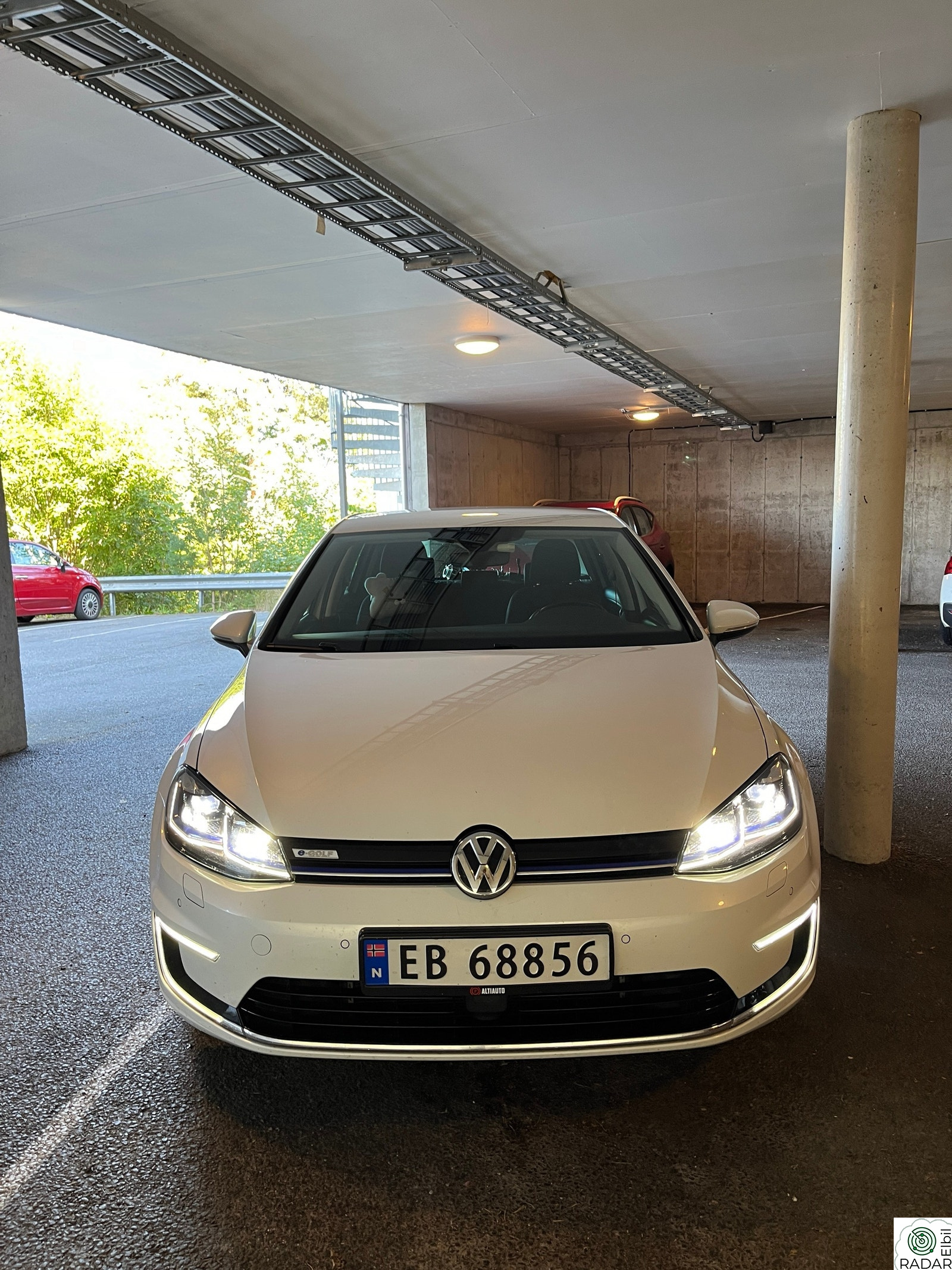 VOLKSWAGEN GOLF 136hk
