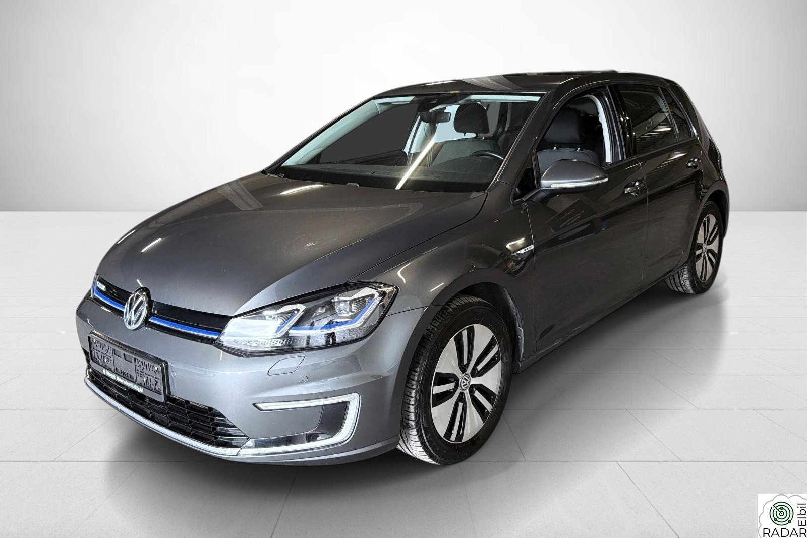 VOLKSWAGEN GOLF 300km Navi Cruise Kamera Facelift EU2028 Ny Service ++