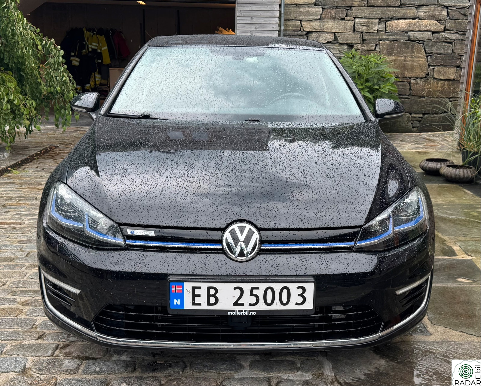 VOLKSWAGEN GOLF Hel og pen bil utvendig og innvendig.