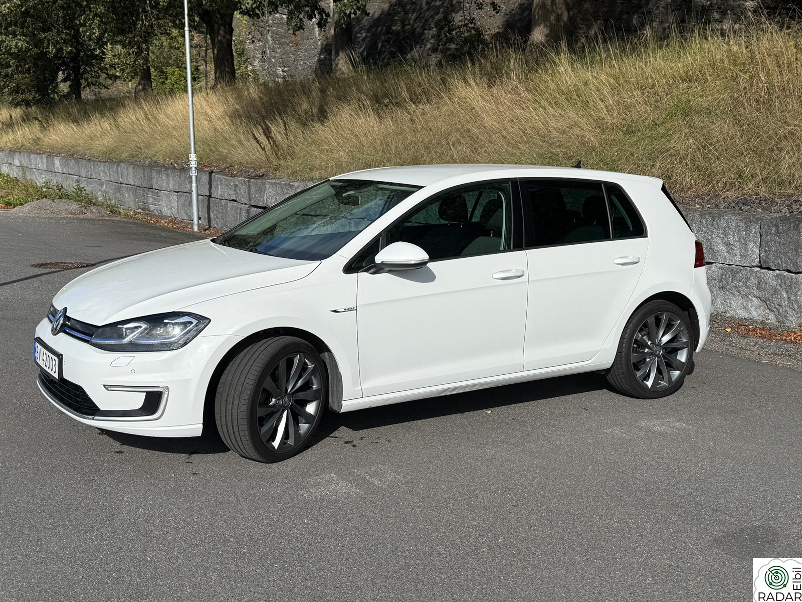 VOLKSWAGEN GOLF 136 hk / 35,8 kWh