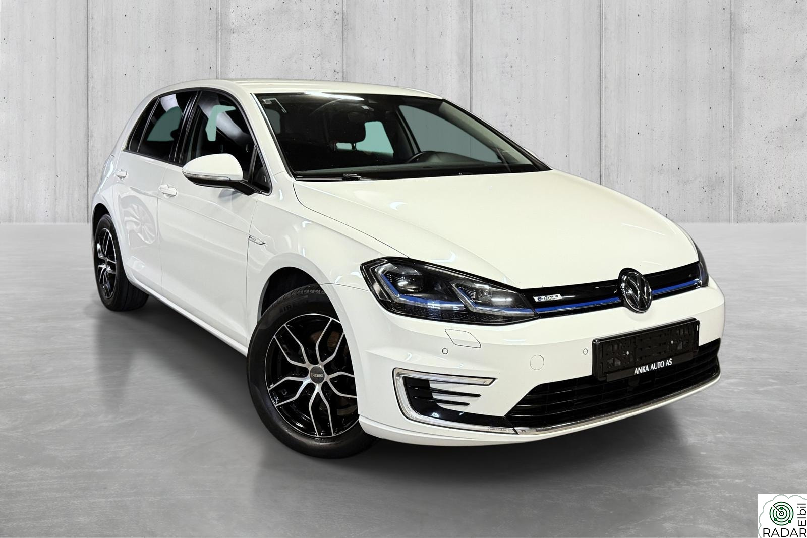 VOLKSWAGEN GOLF E-GOLF 300WLTP/Navi/ACC/R.Kam/Varmer/Stoff/DAB/Carplay