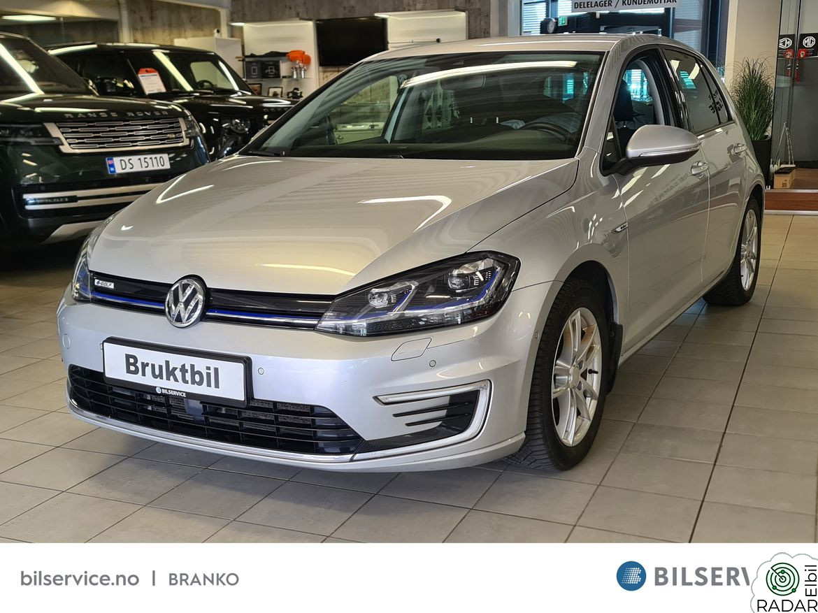 VOLKSWAGEN GOLF Kamera /Adaptiv Cruise / Navi /Keyless 300km