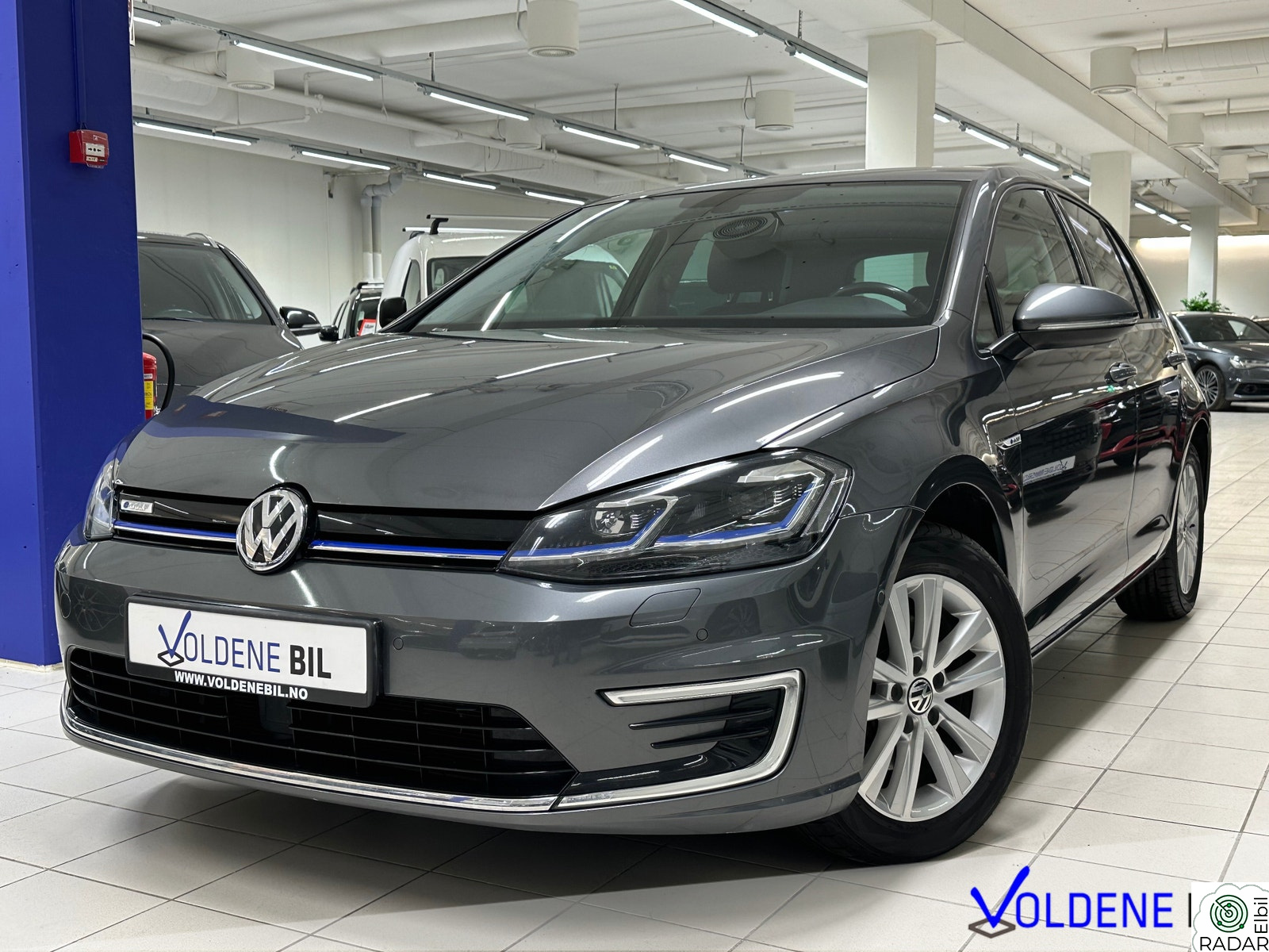 VOLKSWAGEN GOLF 100KW | 300WLTP | SKINN | LED | ACC | NAVI | CARPLAY+++