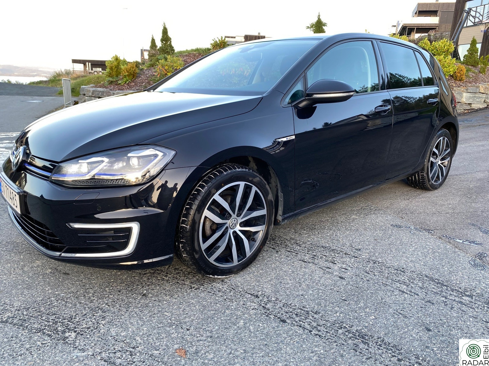 VOLKSWAGEN GOLF Skinn, activeinfo og acc. Største batteripakken.