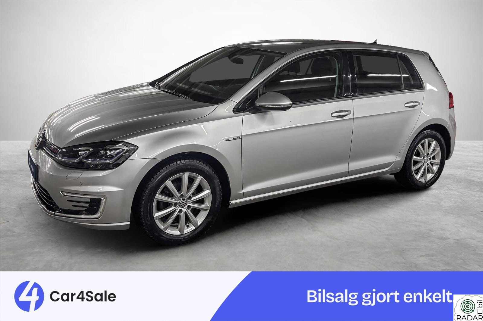 VOLKSWAGEN GOLF 300km / Active Info / ACC / R.Kam/ V.Pumpe / LED ++