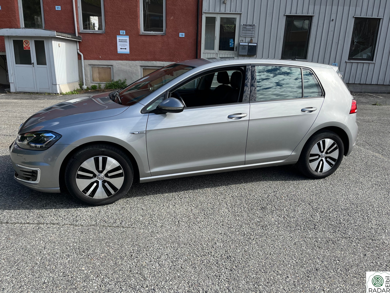 VOLKSWAGEN GOLF 37KW HIGHLINE 136HK KLIMA SKINN ACC PDC