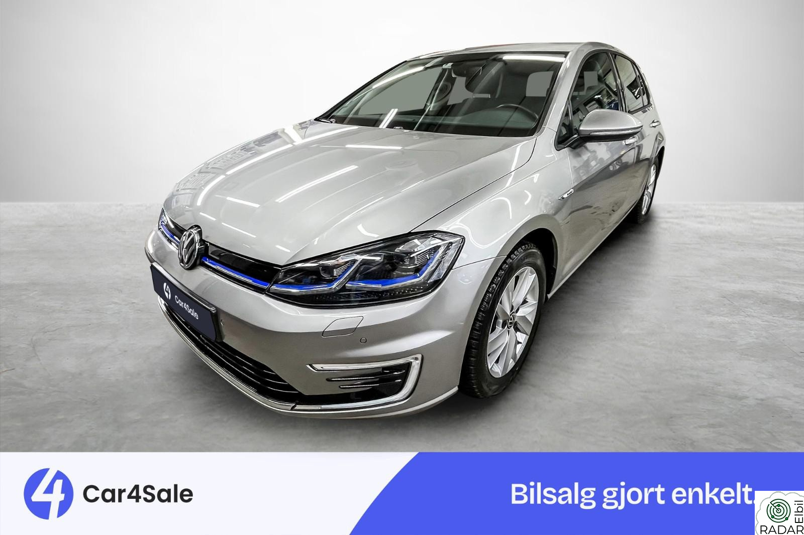 VOLKSWAGEN GOLF 300km / ACC / Kamera / V.Pumpe / Navi High / Keyless ++