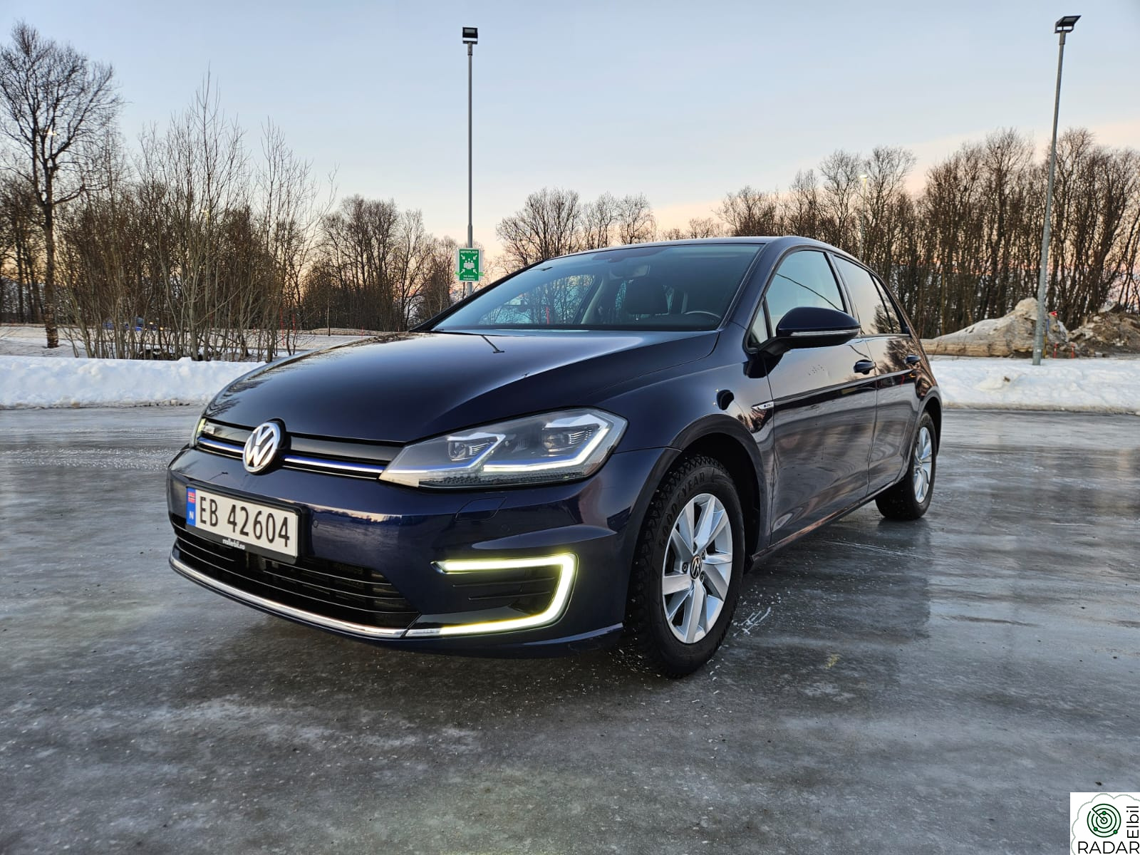 VOLKSWAGEN GOLF Active