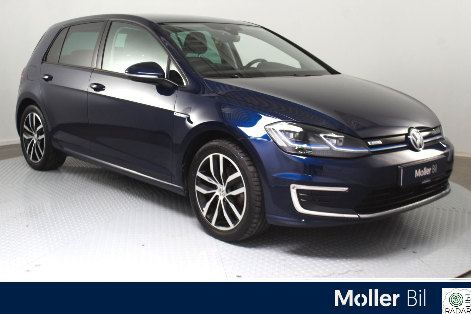 VOLKSWAGEN GOLF 136hk Exclusive - R.Kam,Skinn,ActiveInfo,Sikkerhetspk