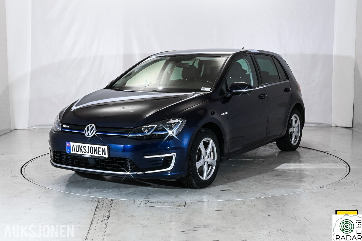 VOLKSWAGEN GOLF 136HK ADAPTIV CRUISE NAVIGASJON VARMEPUMPE LED
